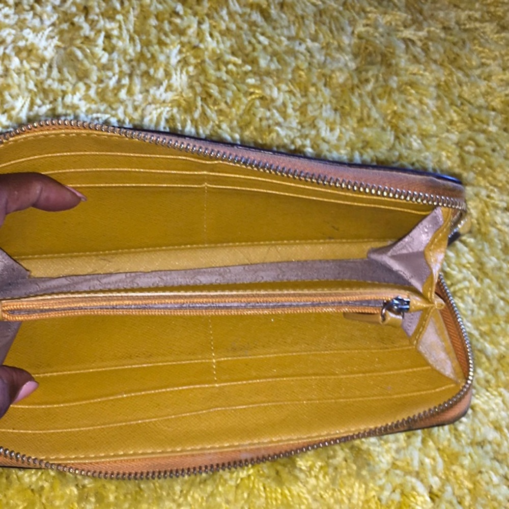 Michael Kors Wallet - Picture 4 of 6